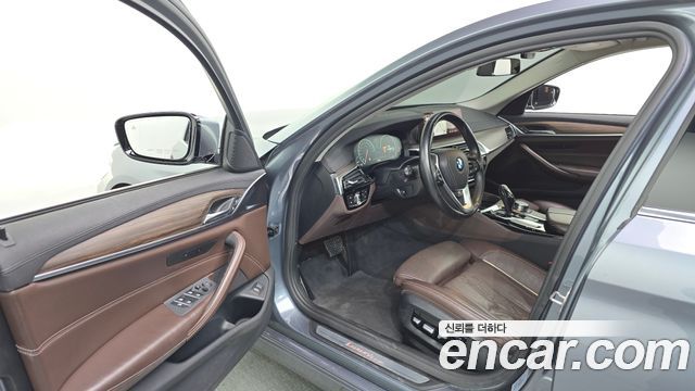 BMW 5-Series 530i xDrive Luxury Plus