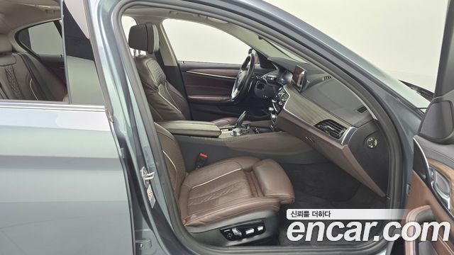 BMW 5-Series 530i xDrive Luxury Plus
