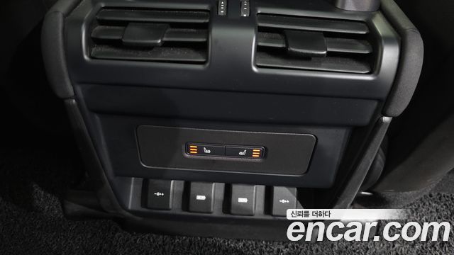 Land Rover Defender 110 D240 SE