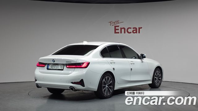 BMW 3-Series 320i