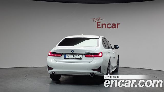 BMW 3-Series 320i