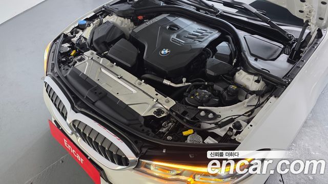 BMW 3-Series 320i