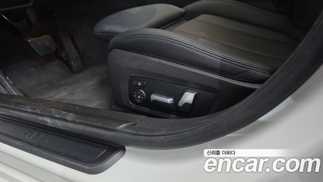 BMW 3-Series 320i