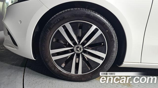 Mercedes-Benz A-Class A220 Hatchback