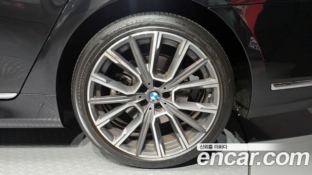 BMW 7-Series 740i M Sport
