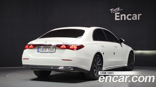 Mercedes-Benz E-Class E300 4MATIC Exclusive