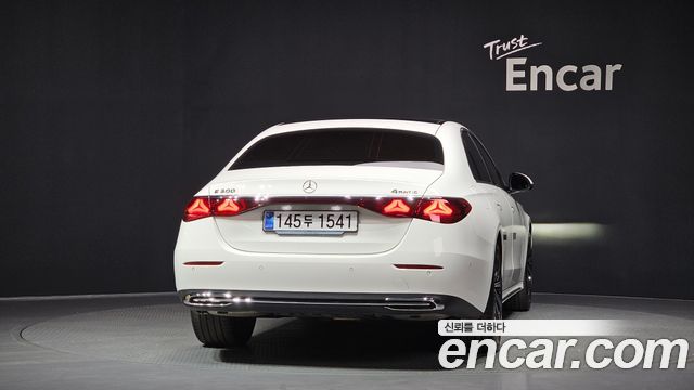 Mercedes-Benz E-Class E300 4MATIC Exclusive