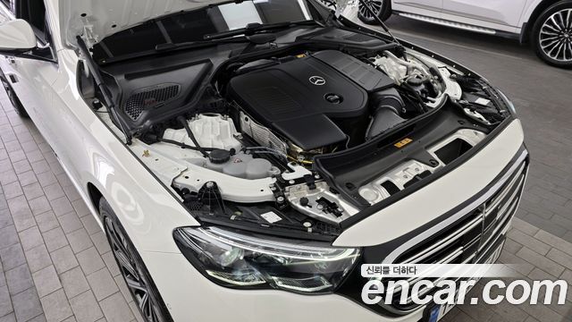 Mercedes-Benz E-Class E300 4MATIC Exclusive
