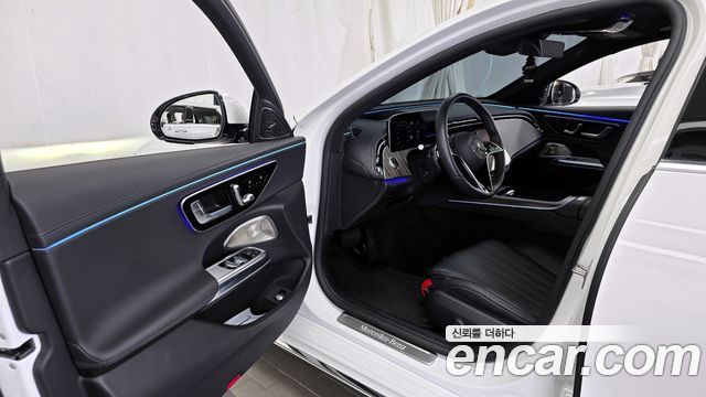 Mercedes-Benz E-Class E300 4MATIC Exclusive