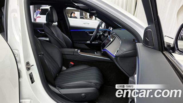 Mercedes-Benz E-Class E300 4MATIC Exclusive