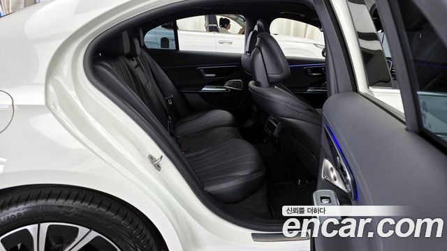Mercedes-Benz E-Class E300 4MATIC Exclusive