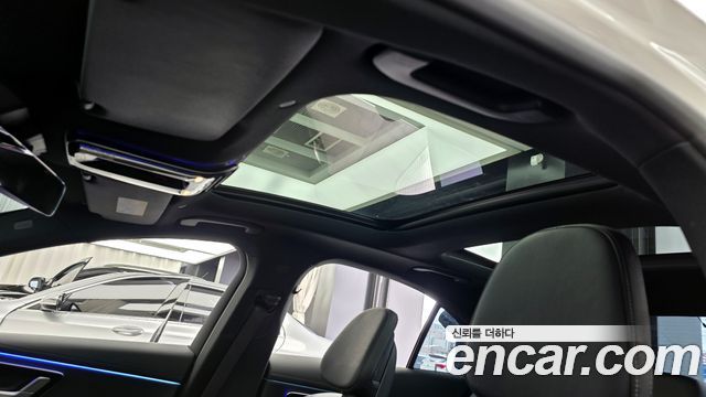 Mercedes-Benz E-Class E300 4MATIC Exclusive