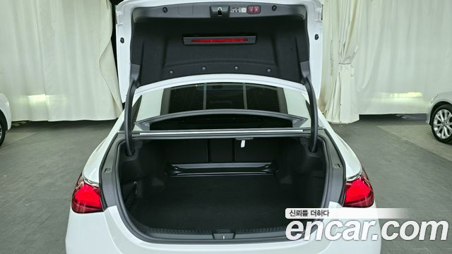 Mercedes-Benz E-Class E300 4MATIC Exclusive