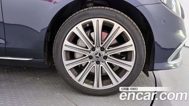 Mercedes-Benz E-Class E300e 4MATIC Exclusive