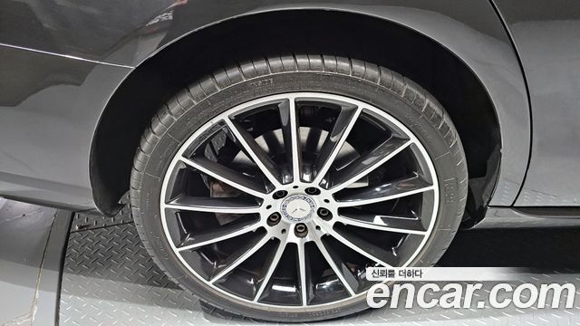 Mercedes-Benz E-Class E300e 4MATIC Exclusive