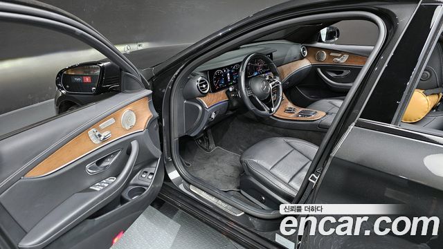 Mercedes-Benz E-Class E300e 4MATIC Exclusive