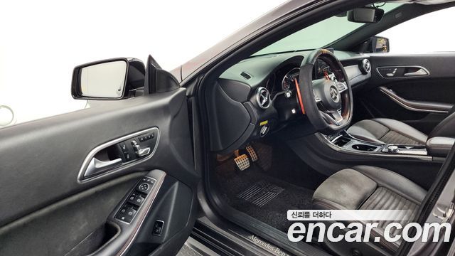 Mercedes-Benz CLA-Class CLA250 4MATIC AMG Line