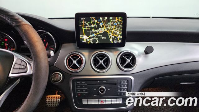 Mercedes-Benz CLA-Class CLA250 4MATIC AMG Line