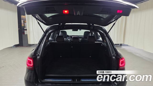 Mercedes-Benz GLC-Class GLC300e 4MATIC