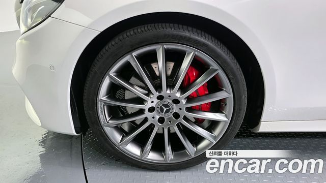 Mercedes-Benz E-Class E300 4MATIC AMG Line