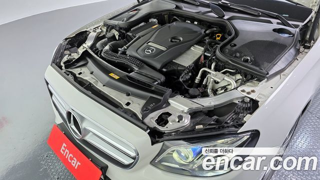 Mercedes-Benz E-Class E300 4MATIC AMG Line