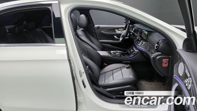 Mercedes-Benz E-Class E300 4MATIC AMG Line