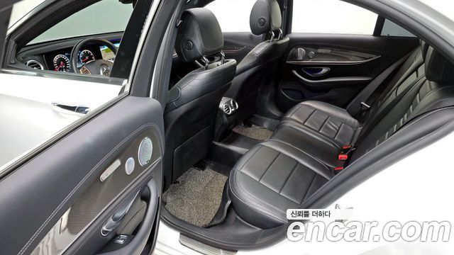 Mercedes-Benz E-Class E300 4MATIC AMG Line