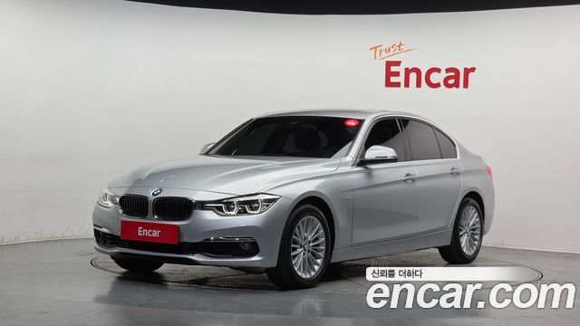 BMW 3-Series 320i Luxury