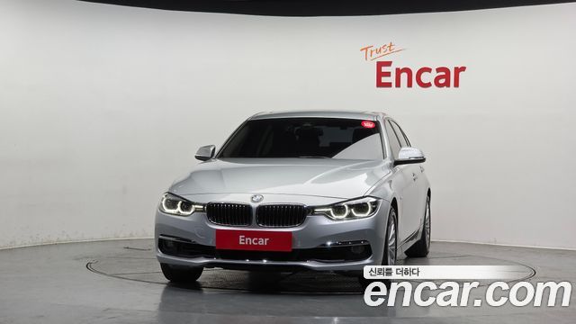 BMW 3-Series 320i Luxury