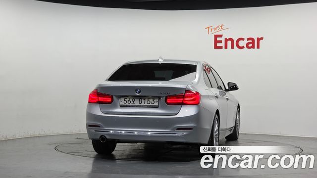 BMW 3-Series 320i Luxury