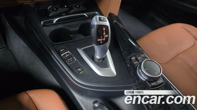 BMW 3-Series 320i Luxury