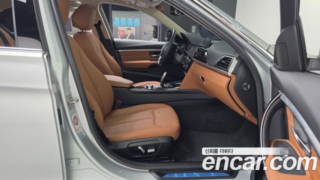 BMW 3-Series 320i Luxury