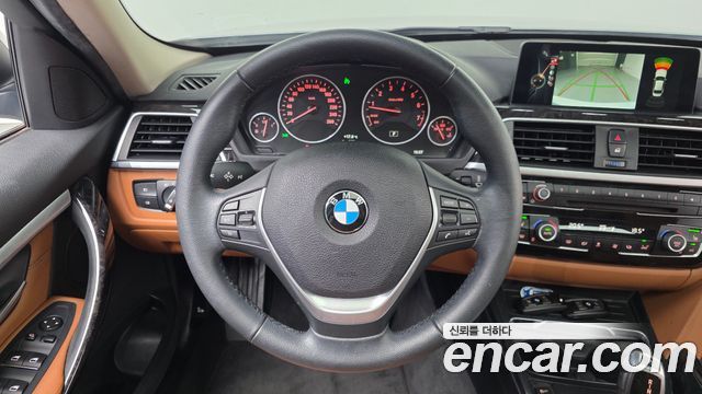 BMW 3-Series 320i Luxury