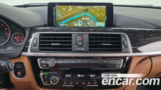 BMW 3-Series 320i Luxury