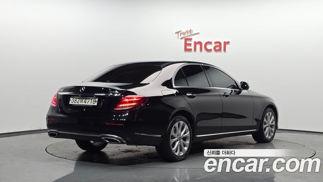 Mercedes-Benz E-Class E300 4MATIC Exclusive
