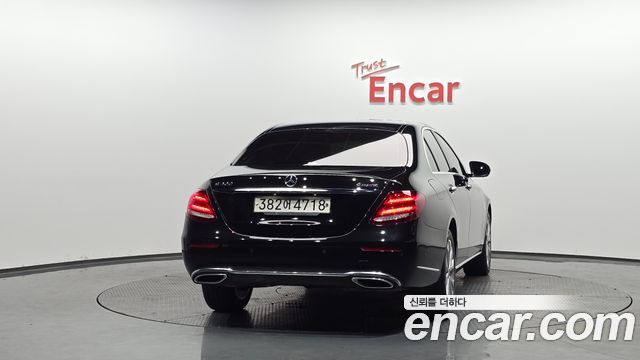 Mercedes-Benz E-Class E300 4MATIC Exclusive