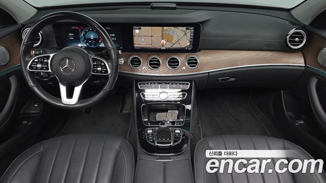 Mercedes-Benz E-Class E300 4MATIC Exclusive