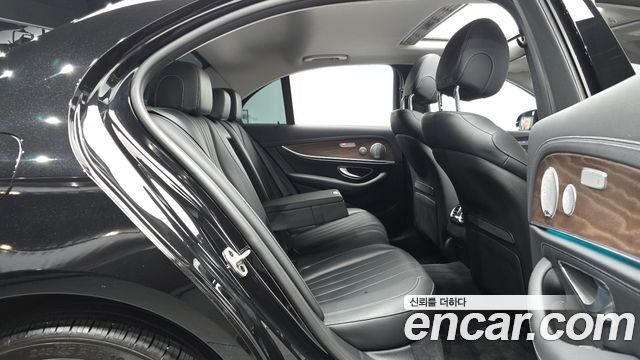 Mercedes-Benz E-Class E300 4MATIC Exclusive