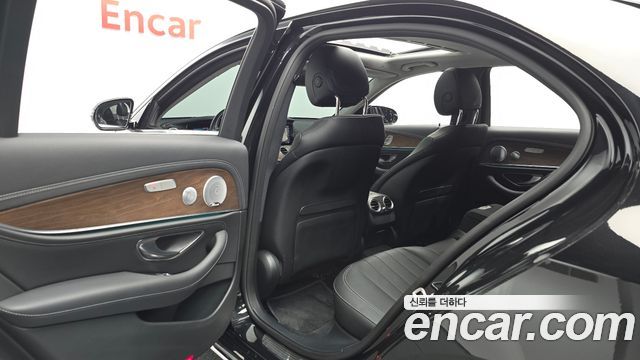 Mercedes-Benz E-Class E300 4MATIC Exclusive