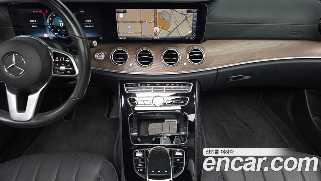 Mercedes-Benz E-Class E300 4MATIC Exclusive