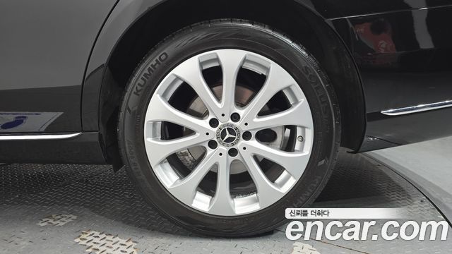 Mercedes-Benz E-Class E300 4MATIC Exclusive