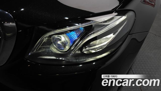 Mercedes-Benz E-Class E300 4MATIC Exclusive