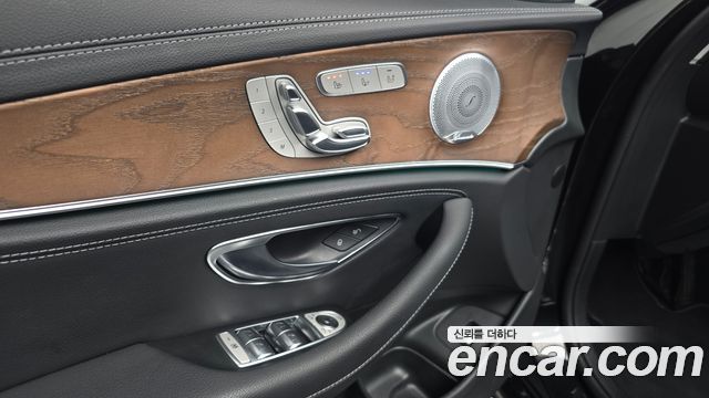 Mercedes-Benz E-Class E300 4MATIC Exclusive