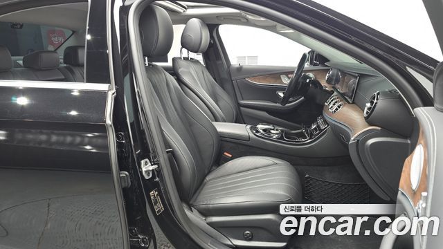 Mercedes-Benz E-Class E300 4MATIC Exclusive
