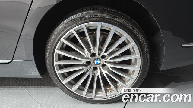 BMW 7-Series 740i Design Pure Excellence