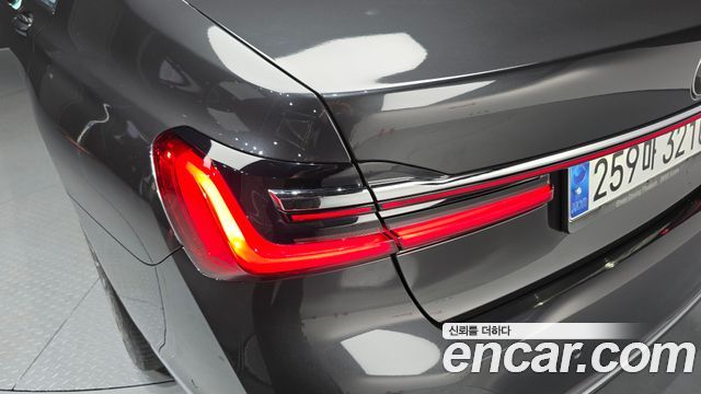 BMW 7-Series 740i Design Pure Excellence