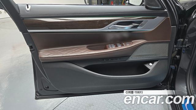 BMW 7-Series 740i Design Pure Excellence
