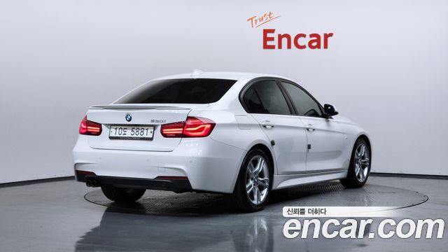 BMW 3-Series 330i M Sport Shadow