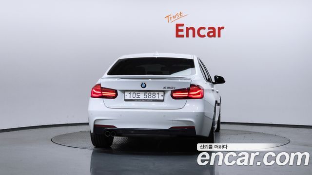 BMW 3-Series 330i M Sport Shadow