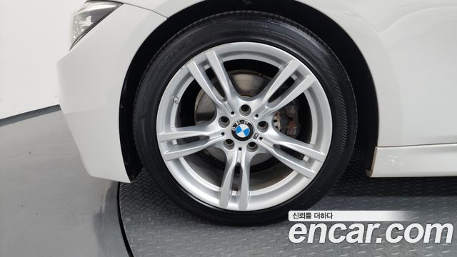 BMW 3-Series 330i M Sport Shadow